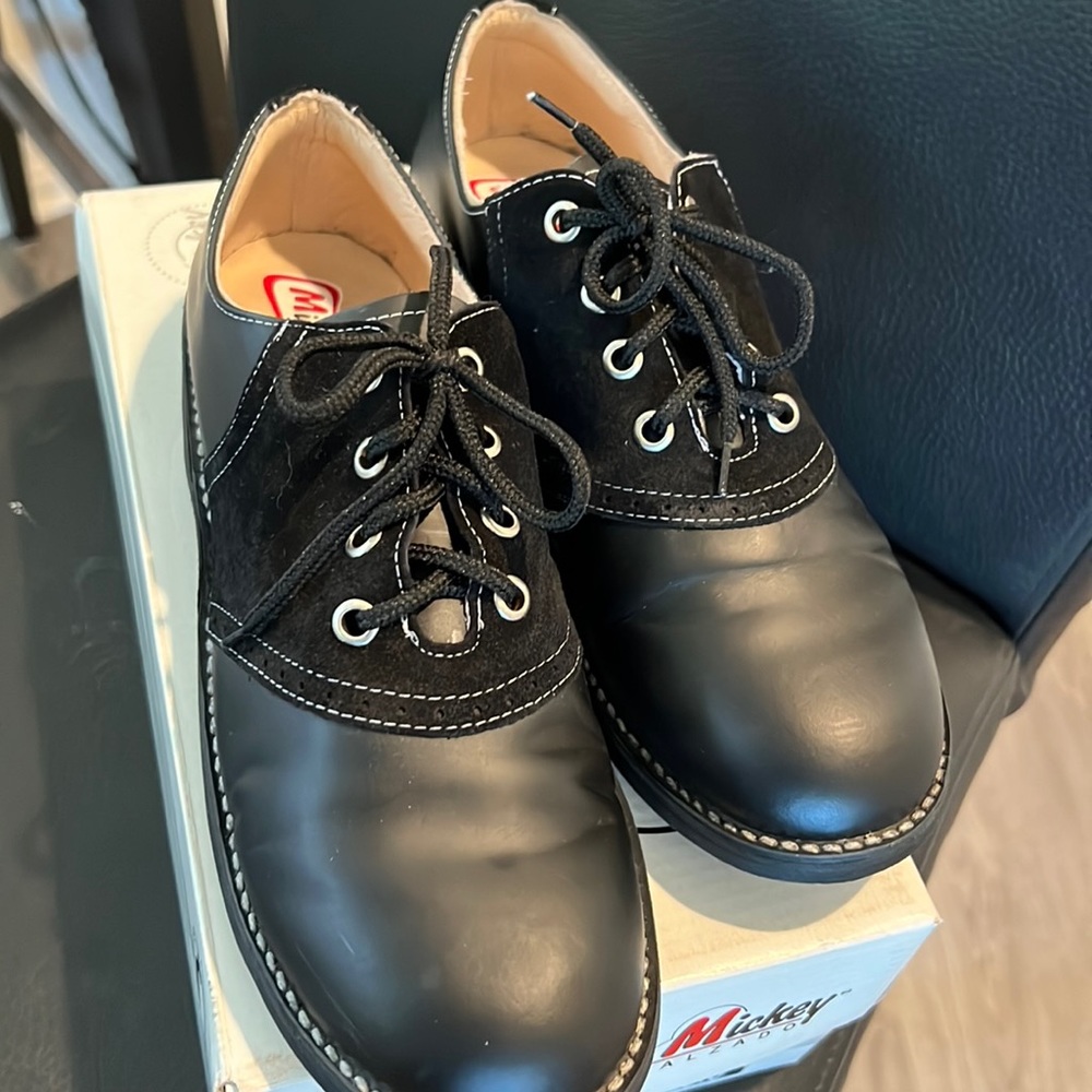 Imported black leather and suede saddleback shoes women’s size 9